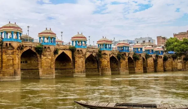 Jaunpur District, Uttar Pradesh: Area, Population, History, Tourist Places, PIN Codes & Important Facts (2026)